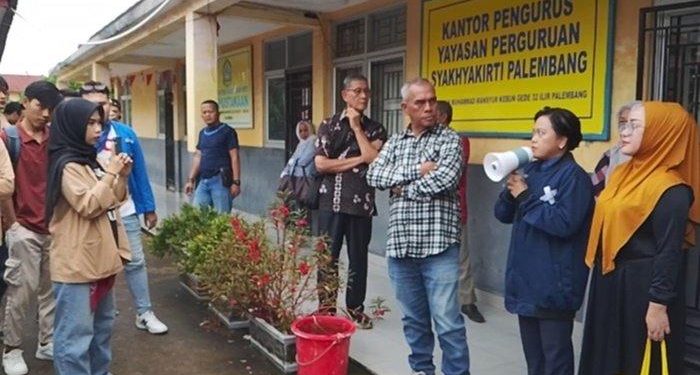 Pak Nur Ahmadi berjanji akan selalu memberikan yang terbaik untuk Universitas Sjakhyakirti
