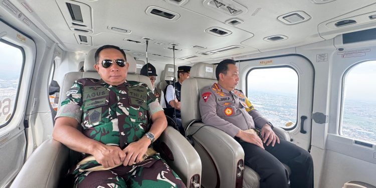 Kapolri dan Panglima TNI dan Para Menteri Pantau Jalur Mudik via Udara, Pastikan Lalu Lintas Lancar