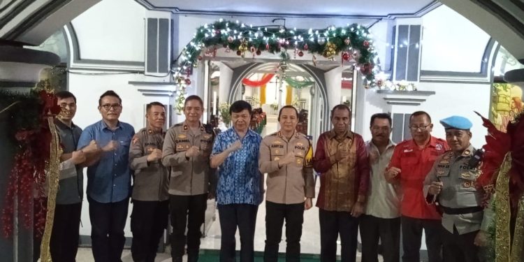 Pastikan perayaan ibadah malam Natal dan hari Natal aman, Kapolres Bitung Pimpin langsung pengamanan Gereja di wilayah Kota Bitung.