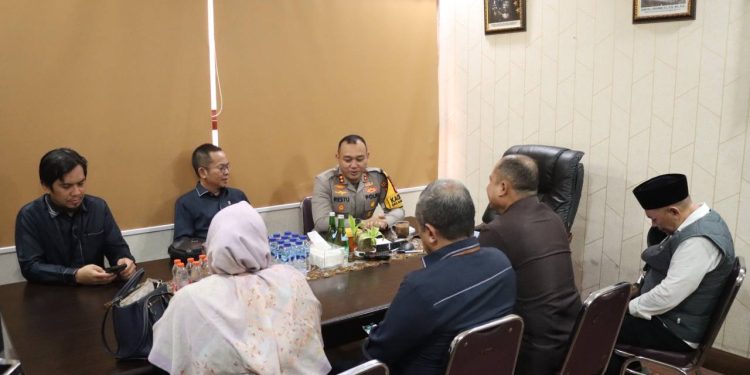 Perkuat Sinergitas, Kapolres Pelabuhan Makassar Sambut Hangat Kunjungan Ketua Pengadilan Negeri Makassar”Rabu,15 januari 2024