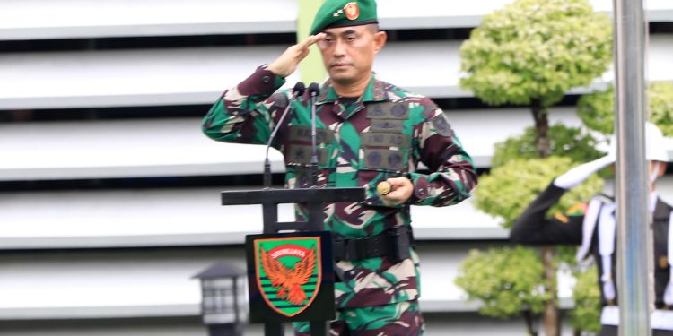 Pangdam II/Sriwijaya Pimpin Upacara Bendera bulanan Januari 2025, Jadilah Prajurit TNI yang Prima