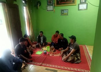 Kondisi Jalan Rusak di Desa Tempuran yang Viral di Media Sosial