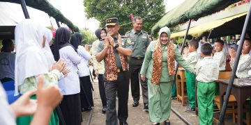 Program Dapur Masuk Sekolah Makan Siang Bergizi bersama Pangdam II/Sriwijaya dan Ketua Persit KCK Daerah II/Sriwijaya