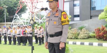 Kapolda Sumsel Irjen Pol. Sumsel Andi Rian Djajadi,SIK,MH diwakili Wakapolda Sumsel Brigjen Pol M, Zulkarnain , SIK MSi Pimpin Apel Pagi dan Berikan Penghargaan Berupa 42 Pin Emas