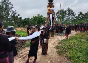 Polsek Makarti Jaya Amankan Upacara Ngaben di Desa Pangestu