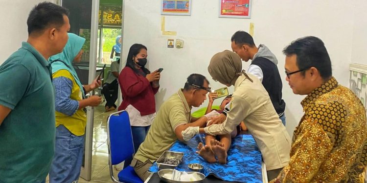 Peduli Kesehatan Anak, Yonkav 5/DPC dan Polkes Karang Endah Gelar Sunat Massal Gratis
