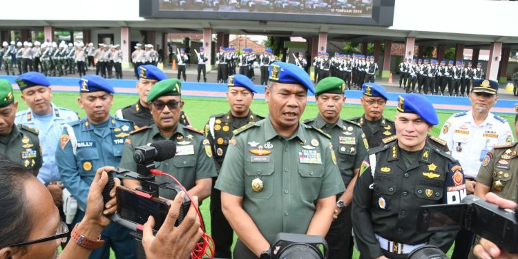 Danrem 044/Gapo Ikuti Upacara Gelar Pasukan Gaktib Dan Upacara Yustisi 2025