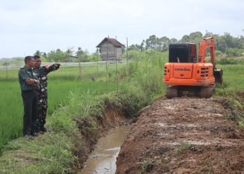 Dukung Ketahanan Pangan Nasional Kodim 0416/Bute Bangun Sodetan Saluran Air