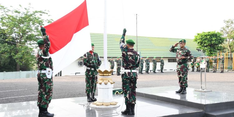 Korem 044/Gapo Gelar Upacara Bendera Bulanan