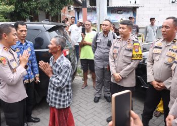 Polisi Peduli, Kapolres Gresik Lepas Rantai ODGJ dan Bantu Pengobatan