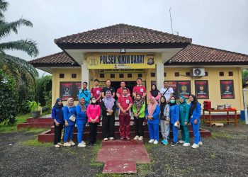 Kapolsek Kikim barat melaksanakan kegiatan olahraga bersama dihalaman Mapolsek