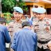 Personil bidpropam Polda Sumsel Melaksanakan Kegiatan Jumat Berkah dengan Memberikan Bantuan Sembako Kepada Anak anak Panti Asuhan Khurifatul Jannah