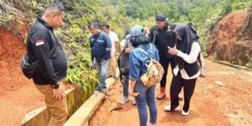 TIm BPKP Sumsel di Dampingin Kejari Muara Enim Pantau lansung ke Lokasi Proyek Drainase