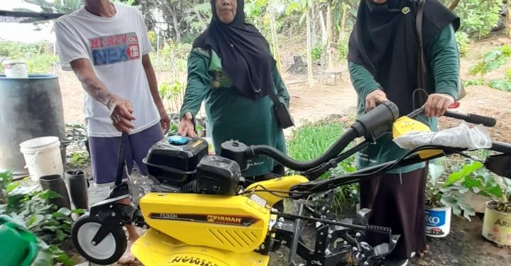 Pemberian Gratis 1unit Kultivator kepada PDA AISYIYAH kab. Malinau