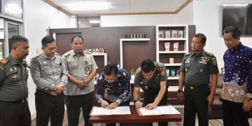 Tingkatkan Ketahanan Pangan dan Kesejahteraan Petani, Danrem 043/Gatam Tandatangani MoU Optimasi Lahan Rawa