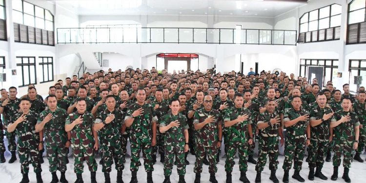 Kunker di Makorem 044/Gapo, Pangdam II/Swj : Siapkan Pendidikan Anak Sejak Dini