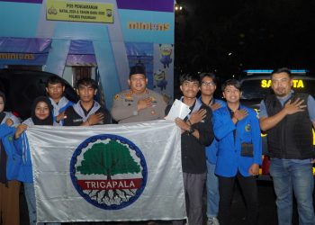 Polres Pasuruan dan Mahasiswa Gelar Sahur On the Road, Sembari Berbagi Makanan kepada Masyarakat