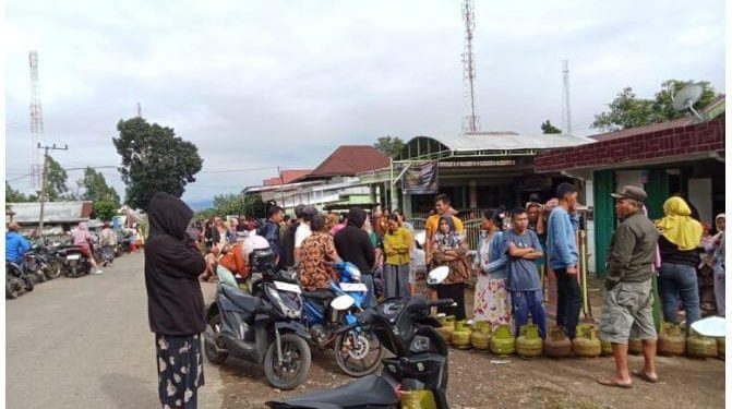 Diduga Permainan Oknum Gas LPG 3 Kg Harga Melambung Warga Kec.Kota Agung Dan Mulak Ulu Lahat Resah