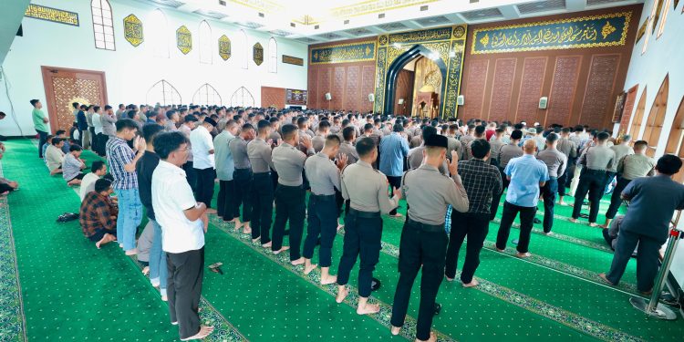 Polda Jatim Gelar Shalat Gaib Wujud Empati Atas Gugurnya 3 Anggota Dalam Tugas di Way Kanan Lampung