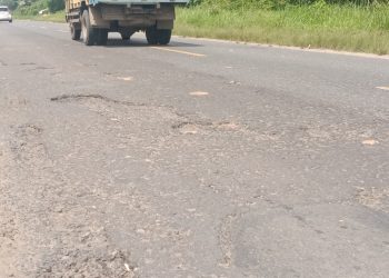 Ratusan Lobang Jalan Kawasan Jalan Lintas -Palembang- Prabu Mulih Butuh Perhatian Khusus