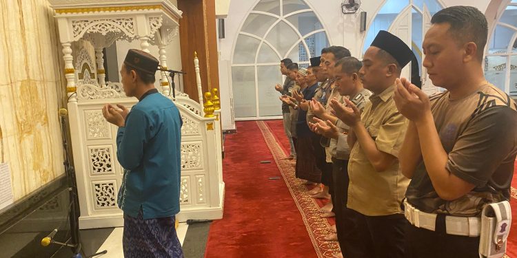 Polres Pasuruan Gelar Salat Gaib untuk Anggota Polri yang Gugur di Way Kanan