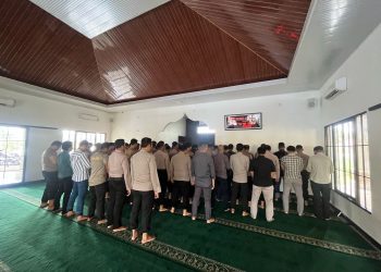 Polres OKI Gelar Sholat Ghaib, Kenang Tiga Anggota Polri Gugur di Lampung