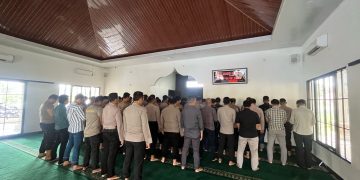Polres OKI Gelar Sholat Ghaib, Kenang Tiga Anggota Polri Gugur di Lampung