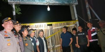 Terbukti melanggar kesepakatan bersama di bulan Ramadhan, Satpol PP bersama Tni Polri Segel Cafe Karaoke di Purwosari