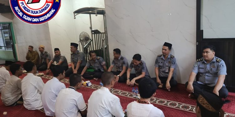 Kalapas Sidoarjo dan Pejabat Struktural Gelar Buka Bersama dengan WBP