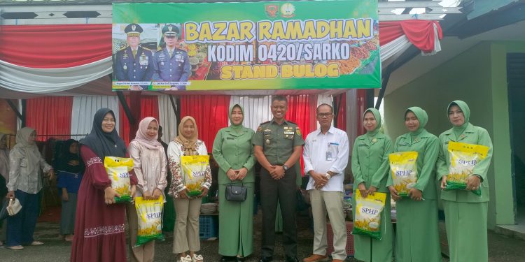 Bazar Ramadhan Kodim 0420/Sarko, Dalam Rangka Menyambut Hari Raya Idul Fitri 1446 H TH 2025, Menjadi Wujud Nyata TNI Selalu Dengan Masyarakat, Bazar Ramadhan Berlangsung Meriah