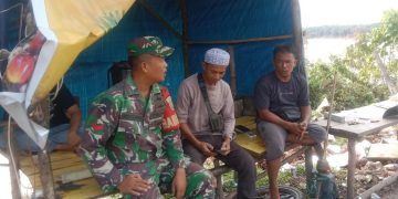 Menjelang Hari Raya Idul Fitri, Babinsa Laksanakan Komsos di Desa Jernang Baru
