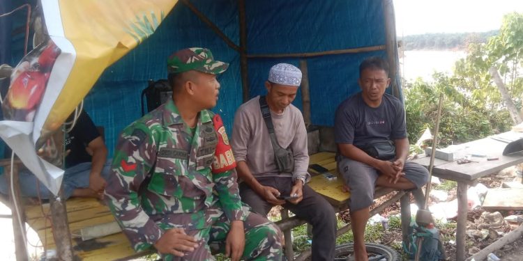 Menjelang Hari Raya Idul Fitri, Babinsa Laksanakan Komsos di Desa Jernang Baru