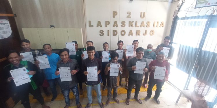 17 Warga Binaan Lapas Sidoarjo Terima Hak Integrasi, 15 PB dan 2 CB Bebas Hari Ini