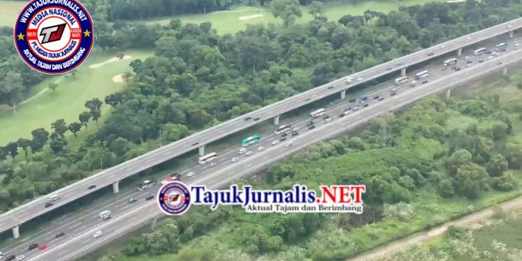 Kapolri Pantau Langsung Arus Mudik Lebaran 2025 Menggunakan Helikopter