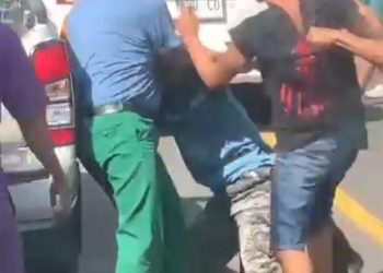 Heboh, Terekam Vidio Baku Hantam Sopir Bus Lorena Vs Sopir Mini Bus Dijalan Rute Muara Enim -Prabumulih