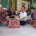 DPP RHIR Membagikan Mie Instan Kepada Jemaaah Masjid Al Hidayat Yang Sedang Berpisah Sebagai Penutup Kegiatan Bulan Ramadhan Berkah RHIR 2025