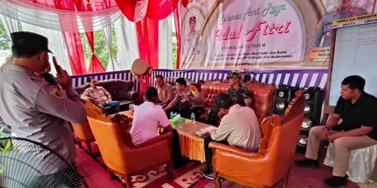 Dandim 0420/Sarko dan Forkopimda Kabupaten Sarolangun ke Pos PAM Lebaran di wilayah Sarolangun