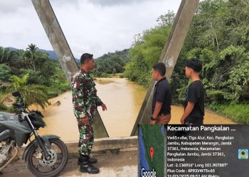 Walau Suasa Dalam Hari Raya Iedul Fitri Babinsa Tetap Pantau Wilayah Binaan Antisipasi Terjadinya Bencal