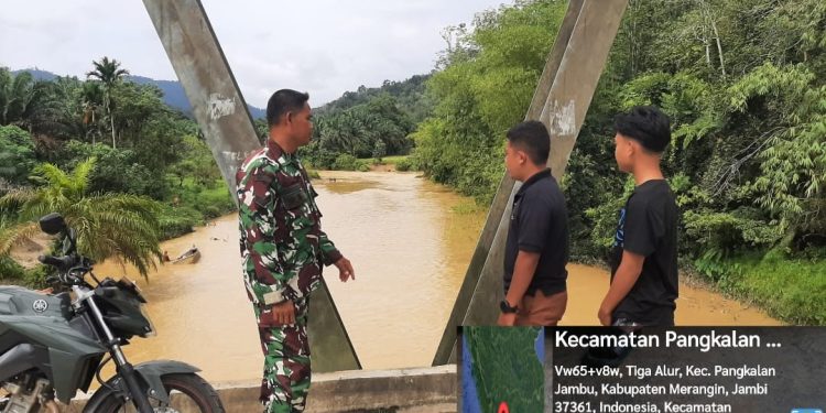 Walau Suasa Dalam Hari Raya Iedul Fitri Babinsa Tetap Pantau Wilayah Binaan Antisipasi Terjadinya Bencal