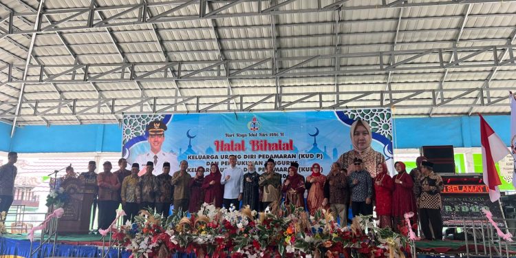 Silaturahmi Lebaran, H. Muchendi Kukuhkan Keluarga Urang Diri Pedamaran