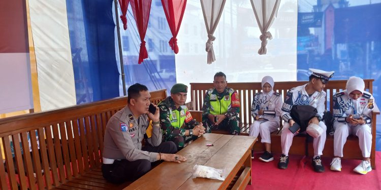 Babinsa Bersama Instansi Terkait Laksanakan Pengamanan Di Pos Pam Mudik Lebaran Idul Fitri 1446 H 2025 M