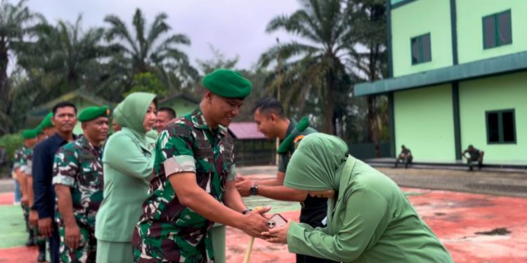 Korp kenaikkan pangkat Bintara dan tamtama di Kodim 0240 / Sarko.