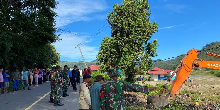 Koramil 420-07/Sei Manau Bersama Muspika dan Warga Gelar Gotong Royong Massal di Pangkalan Jambu