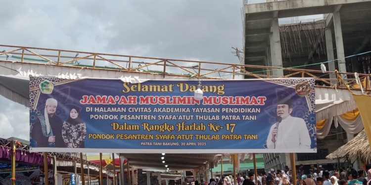 Ribuan zama’ah Padati Ceramah H. Rhoma Irama di Harlah Ke-17 Ponpes Syafa’Atut Thulab Patra Tani