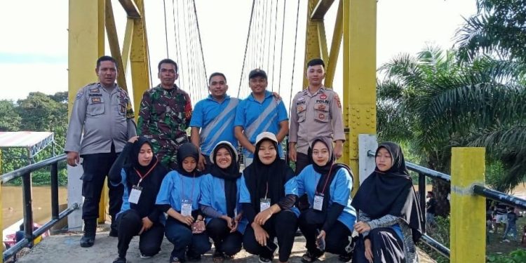 Jalin Silaturahmi, Babinsa Dan Bhabinkamtibmas Komsos Dengan Pemuda Pemudi