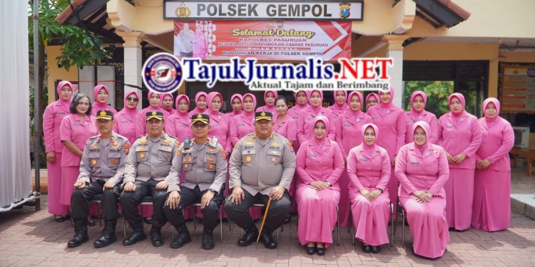 Kunjungan Kerja ke Polsek Gempol, Kapolres Ingatkan Sikap Humanis Dalam Melayani Masyarakat