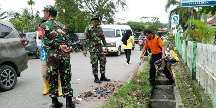 Bakti Sosial Dengan Laksanakan Gotong Royong