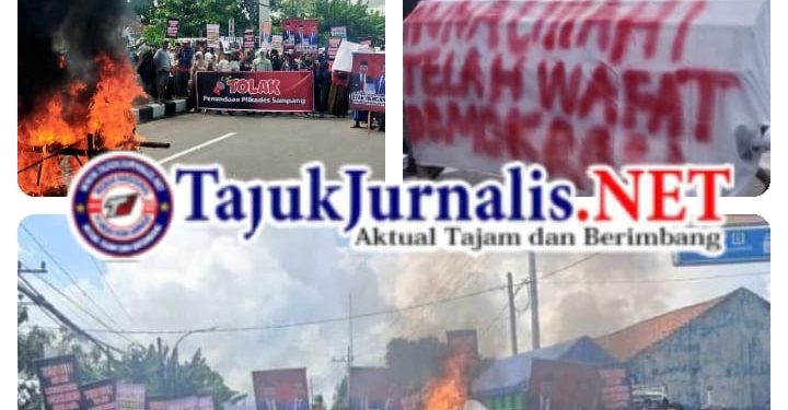 Simbol Matinya Demokrasi: Keranda Dibakar, Warga Jrengik Ledakkan Protes Penundaan Pilkades di Sampang