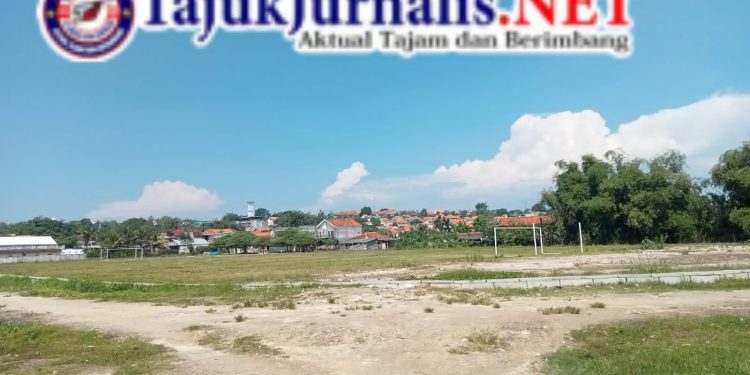 Lapangan Sepak Bola SSC Sampang Kembali Mangkrak: Proyek Miliaran Tanpa Fungsi Nyata
