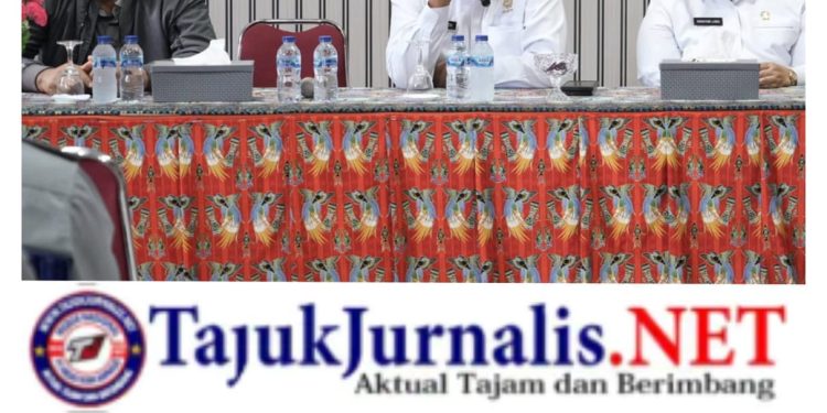 Tiba di Nabire, Dirjenpas Langsung Sambangi Petugas Lapas Yang Terluka